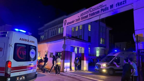Polis memuru mesai arkadaşlarına kurşun yağdırdı!
