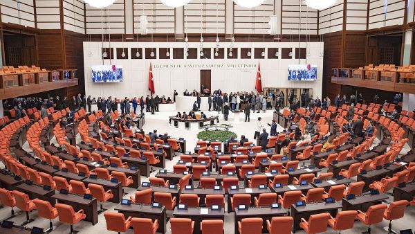 Mecliste yoğun hafta: Gündem yeni anayasa ve fahiş fiyatlar